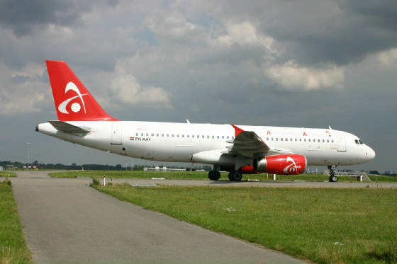 Amsterdam airlines  A320  phaay  06-08-10