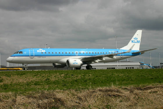 KLM  ERJ190  phezp  11-04-10