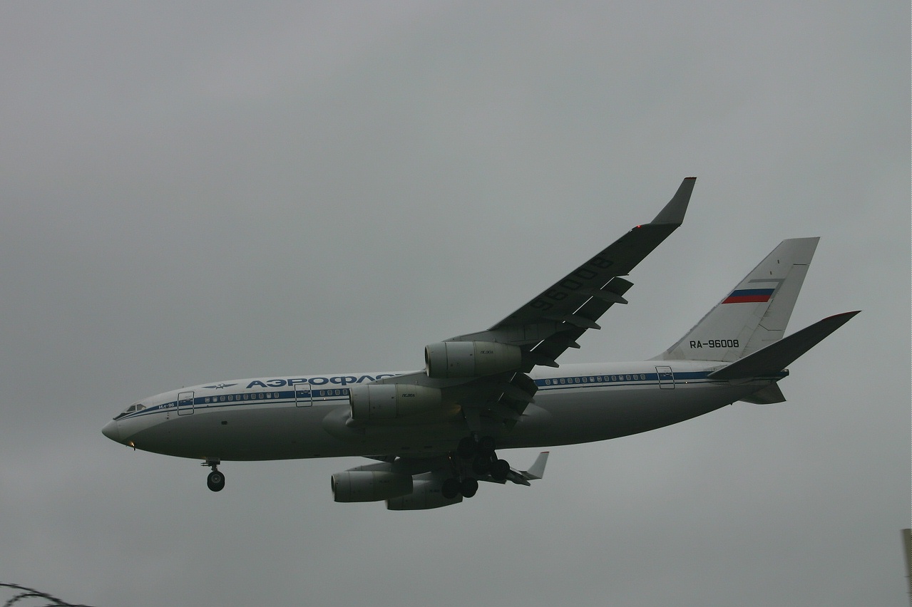 Aeroflot ilyu96 ra96008 04-05-05 (LHR)