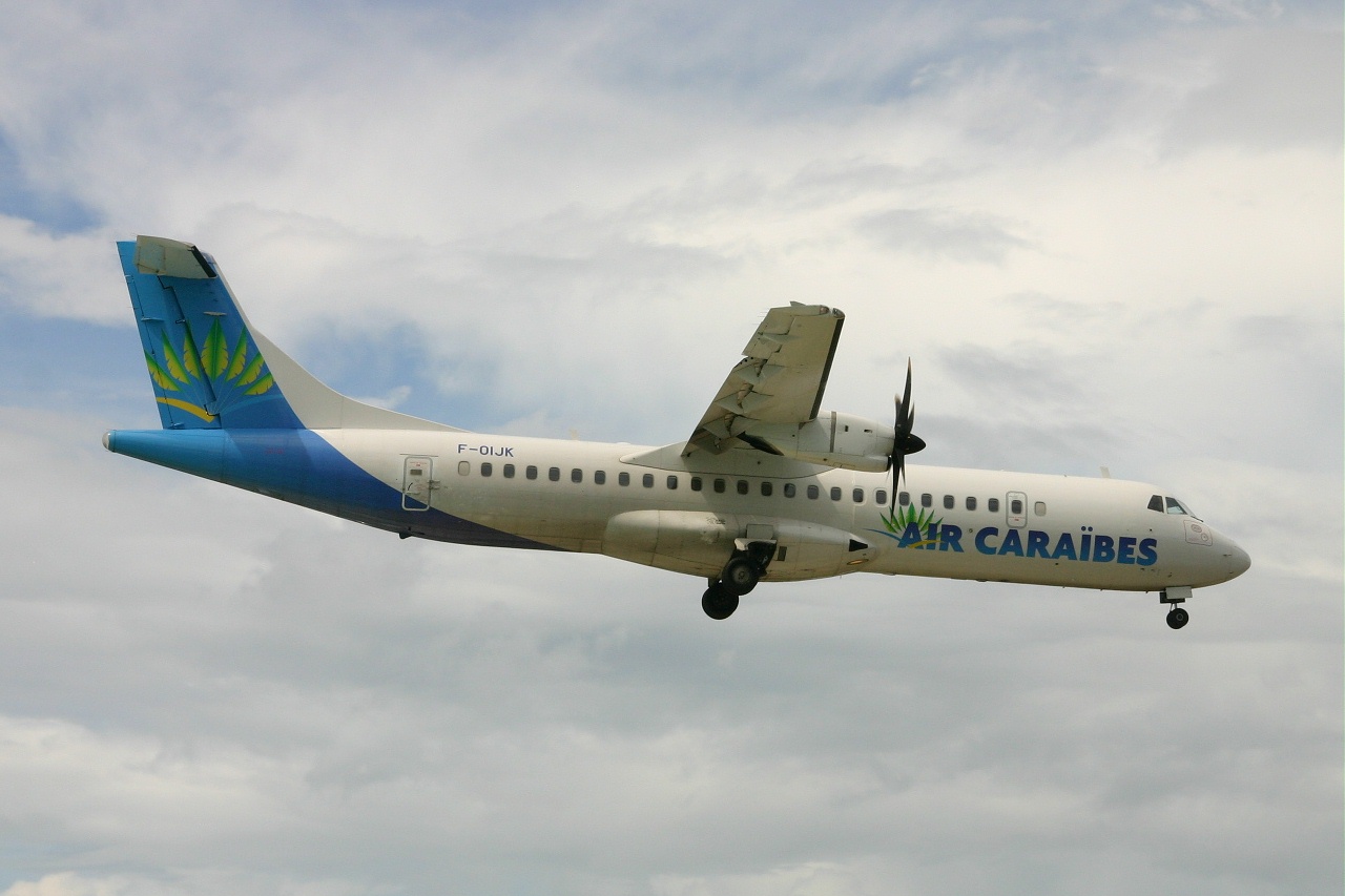 Air Caraibes atr72 f oijk 15-09-07 ( St. Maarten)