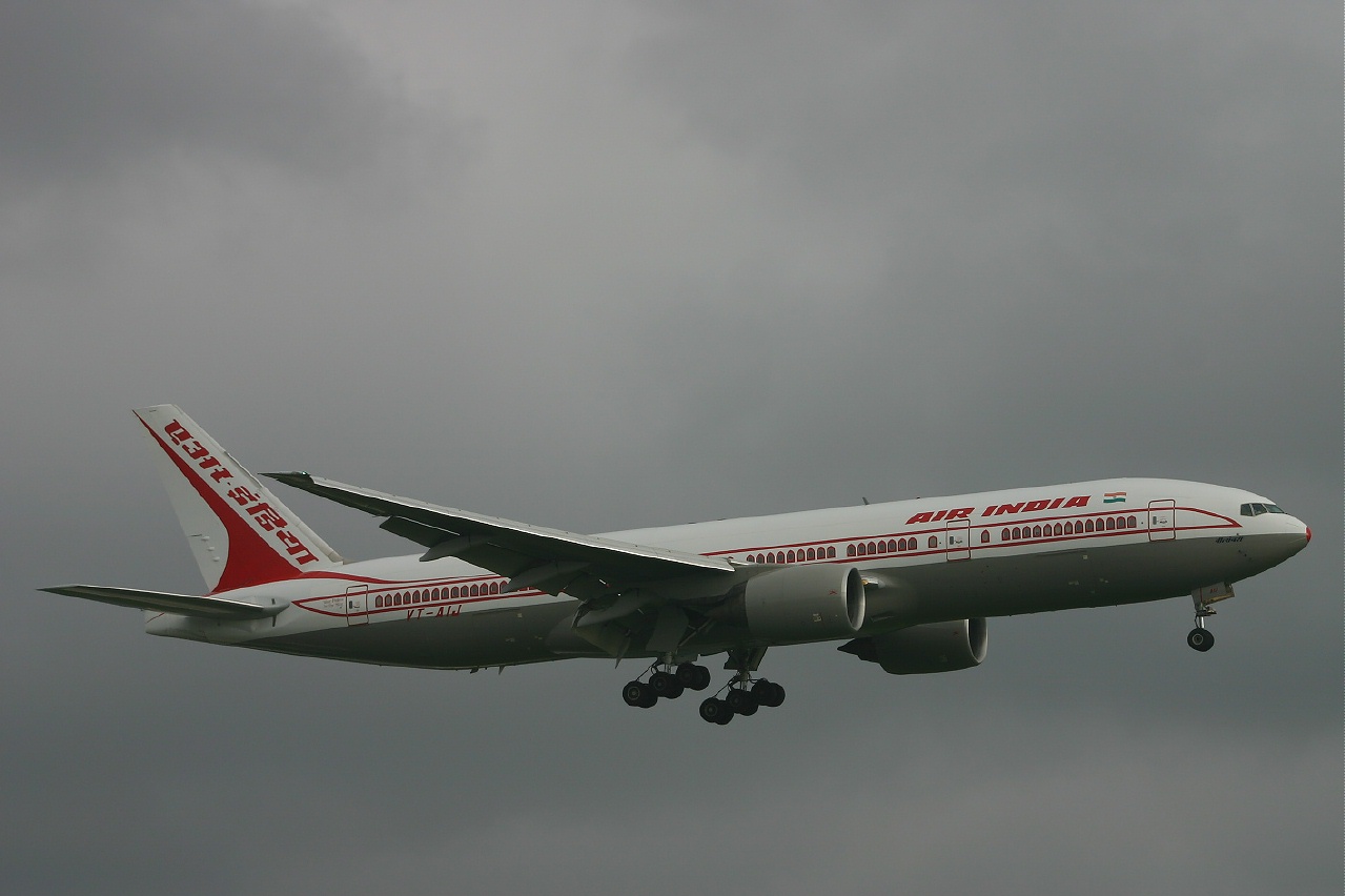 Air India B777 vt aij 04-05-05 (LHR)