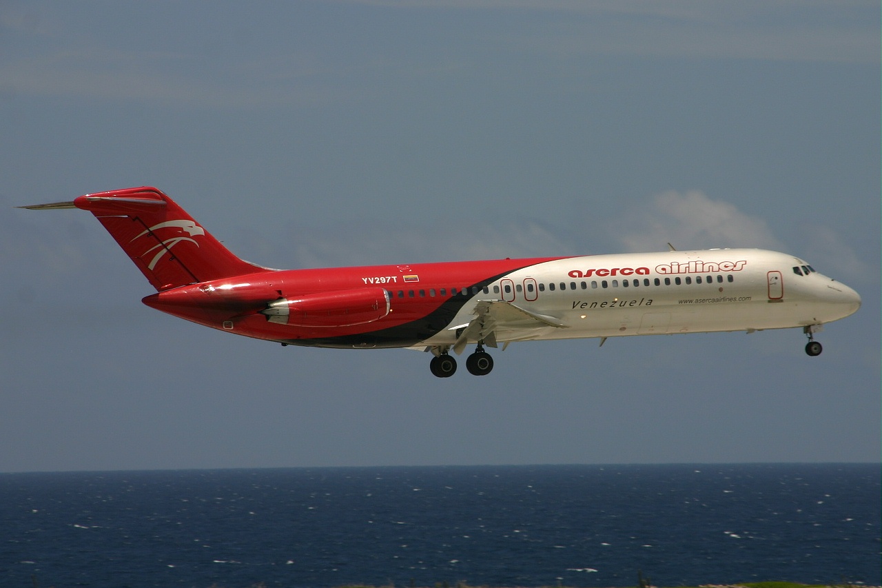 Aserca dc9 yv297t 09-09-07 (Curacao)