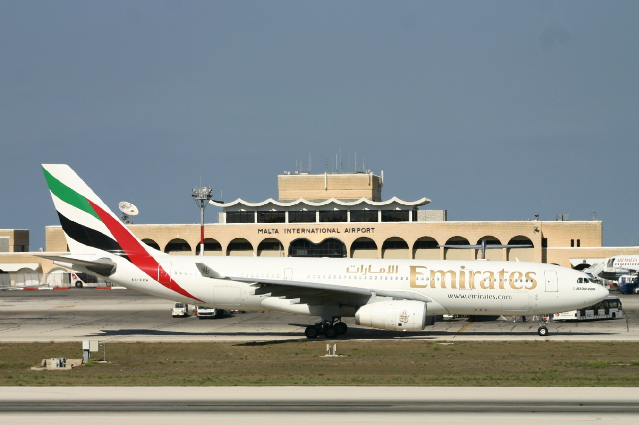 Emirates A330 a6 ekw 23-09-06