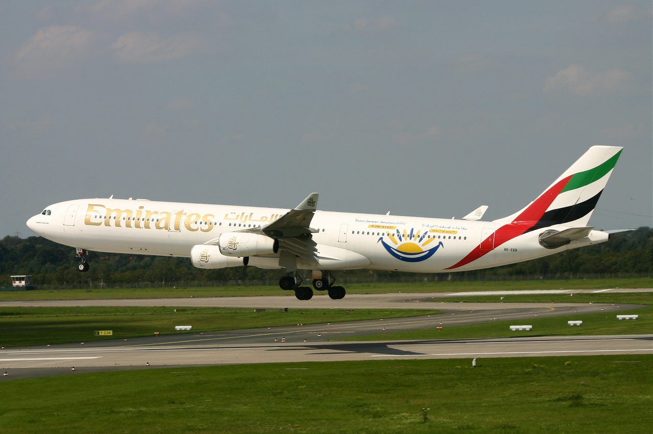 Emirates  A340  a6 err  28-08-05