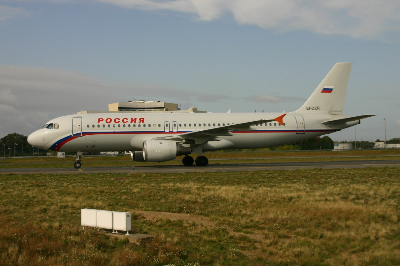 Rossiya  A320  ei dzr  13-09-08 (cdg)