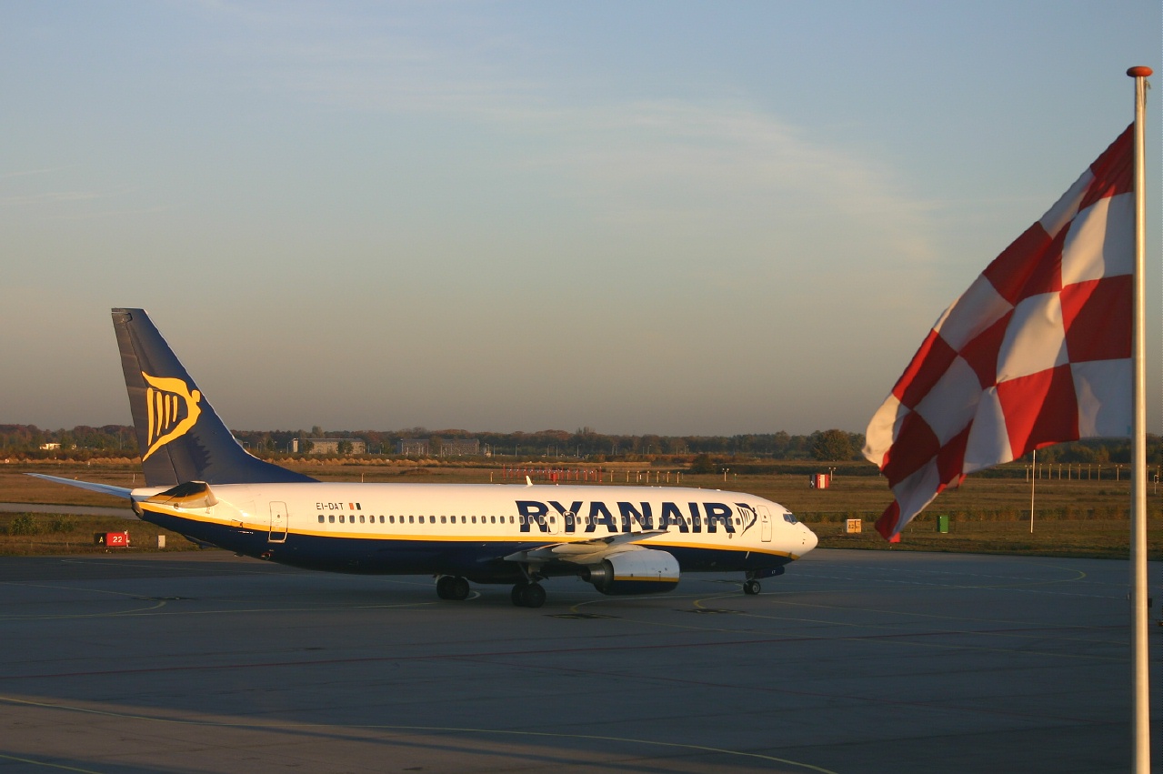 Ryanair  B737  ei dat  28-10-05