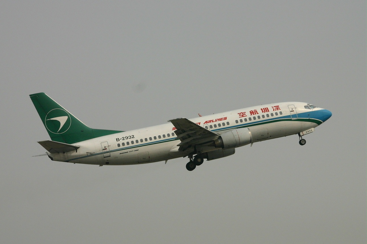 Shenzhen airl  B737  b2932  17-03-07